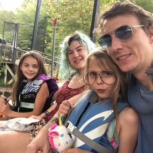 Meet your Posher, Ad